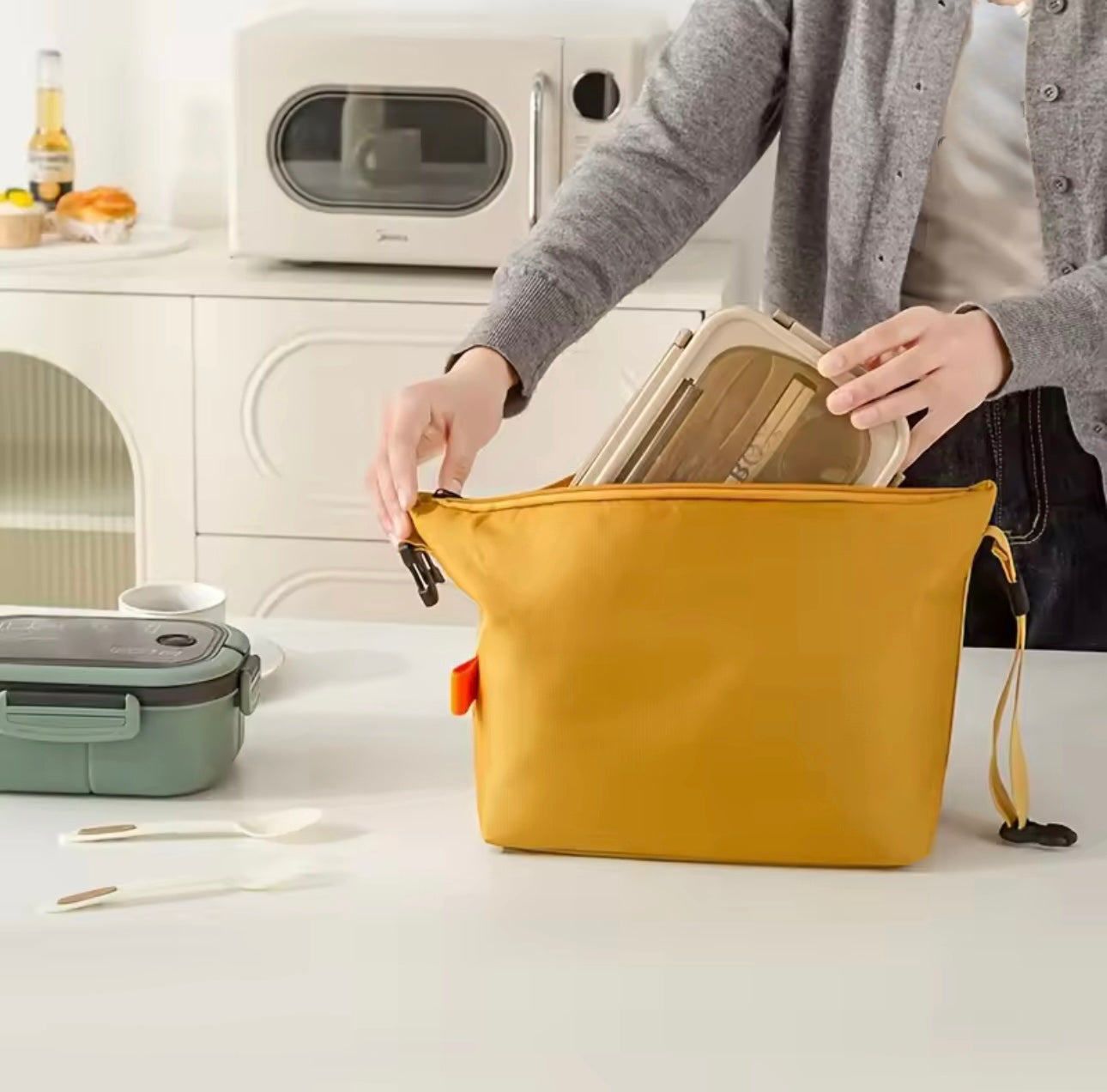 Boxora™ Handheld Insulated Lunch Bag – Stylish Bento Tote for Work, School, and Outdoor Living